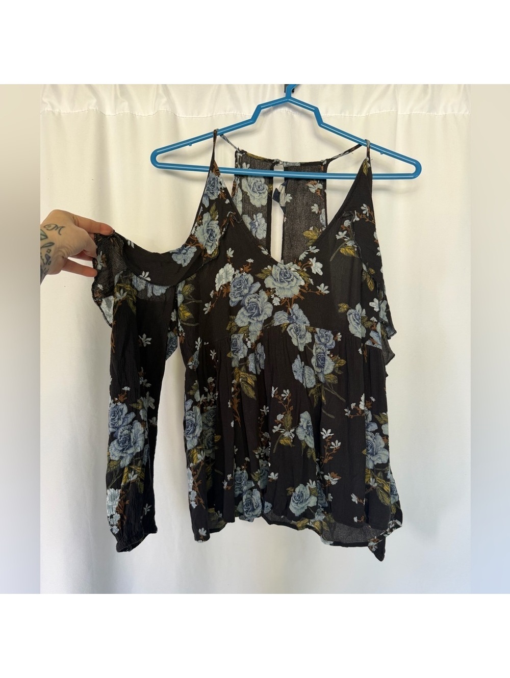 American Eagle peasant top off the shoulder long sleeve black blue floral flowy